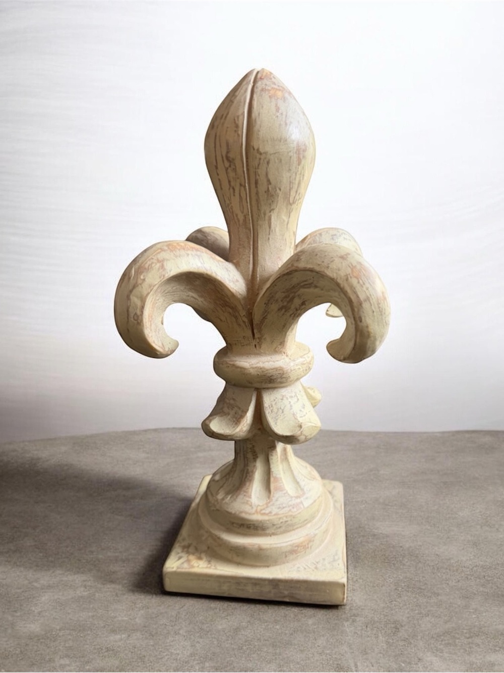 Vintage Cream Fleur-de-Lis Table Sculpture